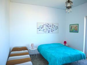 A bed or beds in a room at La Terrazza Incantata - ASCENSORE DIRETTO IN SPIAGGIA