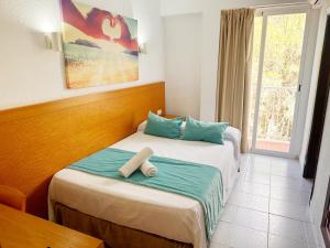 Łóżko lub łóżka w pokoju w obiekcie Hotel Selva Arenal
