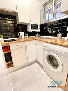 A kitchen or kitchenette at APARTBEACH DMS I 217 Vistas Playa y Climatizado
