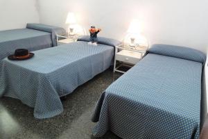 Postel nebo postele na pokoji v ubytování PortAventura y Ferrari Land, Apart con piscina + 39 fotografií