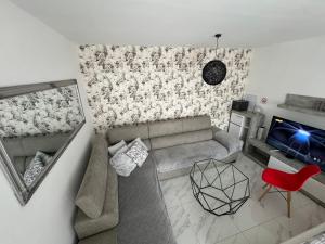 a living room with a couch and a television at Apartman City Center 2 in Prijedor