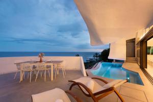 a dining room with a view of the ocean at RentitSpain Casa Acantilado in Granada