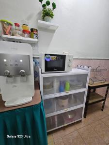Kuchyň nebo kuchyňský kout v ubytování Maisarah Homestay Melaka, Islamic Home in Melaka