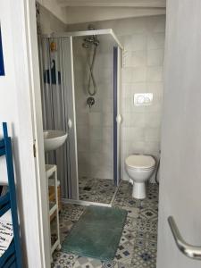 a bathroom with a toilet and a sink at B&B Villa Méditerranée con park in Trani
