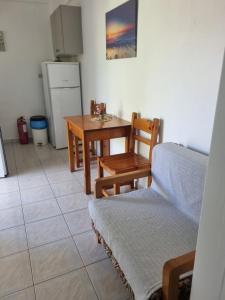 a living room with a table and a couch and a kitchen at Sun Ray Sivota 8 in Syvota