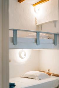 Posteľ alebo postele v izbe v ubytovaní Eressian Lodgings - Skala Eressos