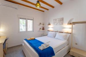 Posteľ alebo postele v izbe v ubytovaní Eressian Lodgings - Skala Eressos