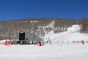 a ski slope with a building in the snow at Tremblant Prestige - Étoile 1520-2 in Mont-Tremblant