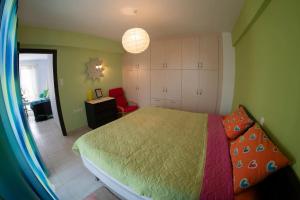 Una cama o camas en una habitación de Laconic bay view suite
