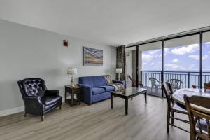 een woonkamer met een bank en een tafel bij Scenic Views from the balcony at Ocean Forest Plaza Condos in Myrtle Beach