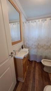 Et badeværelse på La casa de techo turquesa