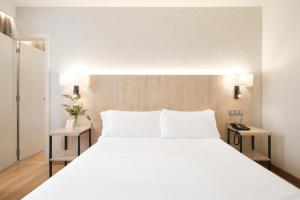 Postel nebo postele na pokoji v ubytování Hotel Albret