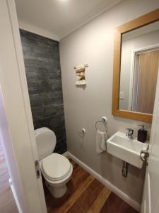 Et badeværelse på La casa de techo turquesa