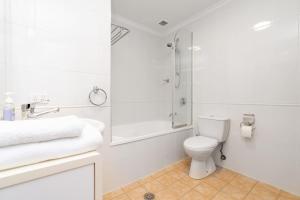O baie la 2BR 2BA Apt with Dedicated Workspace and Free parking - Hosted by CanStay