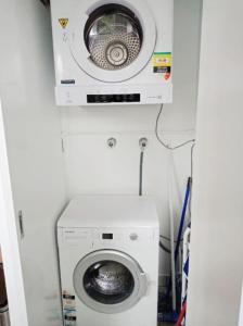 Foto dalla galleria di Quiet 2BR Apartment with Garden views in Griffith - Hosted by CanStay a Kingston 