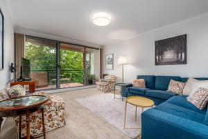 Posezení v ubytování Vibrant 2BR Apt 3 mins to Manuka Terrace - Hosted by CanStay