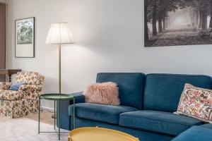 Posezení v ubytování Vibrant 2BR Apt 3 mins to Manuka Terrace - Hosted by CanStay