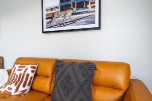 Posezení v ubytování 2BR 2BA Greenway Apt with Views - Hosted by CanStay