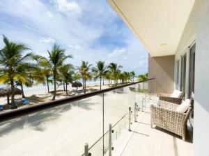 Balkón nebo terasa v ubytování Olas del Mar by Playa Caracol Residences