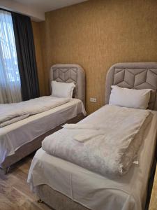 Letto o letti in una camera di KHORGO
