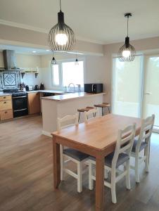 Køkken eller tekøkken på La casa de techo turquesa