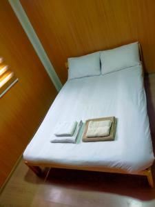a bed with two towels on top of it at Casuta OTE SOFT Snagov Centru, Therme 20min in Snagov