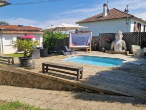Πισίνα στο ή κοντά στο La sérénité Balinaise, chambre et sdb privée, jardin , piscine en saison, près de Chantilly, parc Astérix et CDG et Paris en 20'