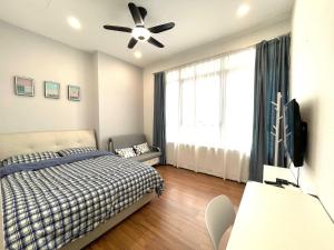 a bedroom with a bed and a ceiling fan at Cozy home in city center with free parking -1B in Kuala Lumpur +11 photos