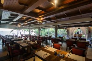 En restaurant eller et spisested på Royal Muang Samui Villas - SHA Extra Plus