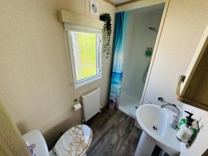 Koupelna v ubytování Rosa - Bournemouth Holiday Home + 5 fotografií