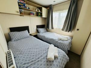 Postel nebo postele na pokoji v ubytování Rosa - Bournemouth Holiday Home