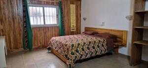 a bedroom with a bed in a room with a window at Appartement ROBINSON PLAGE in Lomé