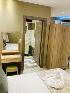 A bed or beds in a room at Manti
