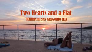 due cuori e un cappello con una donna sdraiata su un molo al tramonto di Two Hearts and a Flat San Gregorio a Leuca Altre 31 foto