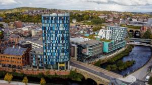Nespecifikovaný výhled na destinaci Sheffield nebo výhled na město při pohledu z apartmánu