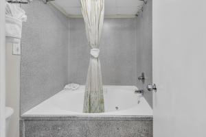 Et badeværelse på Boardwalk Resort 537 + 12 billeder