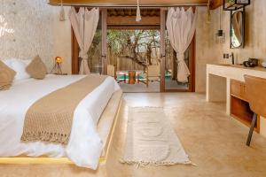 Postel nebo postele na pokoji v ubytování AWA Holbox Hotel Boutique - Beach Front
