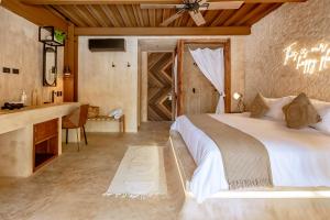 Postel nebo postele na pokoji v ubytování AWA Holbox Hotel Boutique - Beach Front