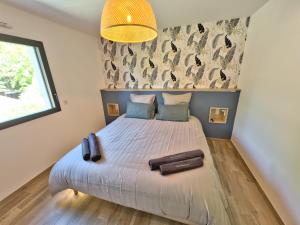 Кровать или кровати в номере Villa Prestige Confort & Piscine