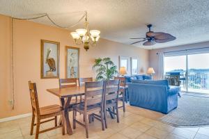 Φωτογραφία από το άλμπουμ του Waterfront Condo with Patio and Pool on Madeira Beach! σε St Pete Beach