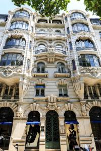 a large white building with a lot of windows at Lisboa Central Park Hotel Suites & Studios in Lisbon