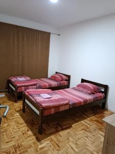 Tempat tidur dalam kamar di Stan na dan Foča