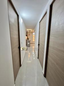 a corridor of a hallway with two doors and a hallway at Encantador Apto Con Aire in Neiva