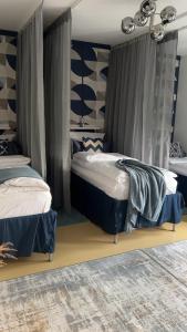 Essen的住宿－Kumpel Quartier-，一间卧室,配有两张床