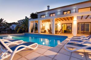 Bazén v ubytování Villa Fustera by Abahana Villas nebo v jeho okolí