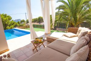 Bazén v ubytování Villa Fustera by Abahana Villas nebo v jeho okolí