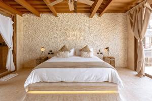 Postel nebo postele na pokoji v ubytování AWA Holbox Hotel Boutique - Beach Front