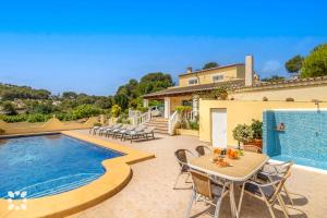 Bazén v ubytování Villa Gema by Abahana Villas nebo v jeho okolí