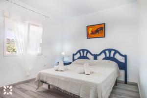 Postel nebo postele na pokoji v ubytování Villa Geminis by Abahana Villas