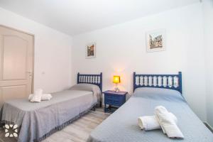 Postel nebo postele na pokoji v ubytování Villa Geminis by Abahana Villas